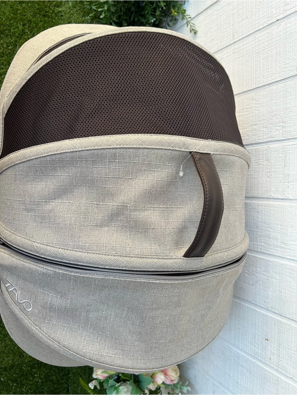 Tavo Pets Maeve Pet Car Seat, Small Flex - Fawn Up 20 Ibs. gently used